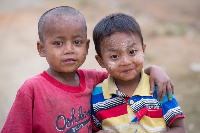 Barn i Myanmar.